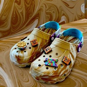 Crocs x Cinnamon Toast Crunch